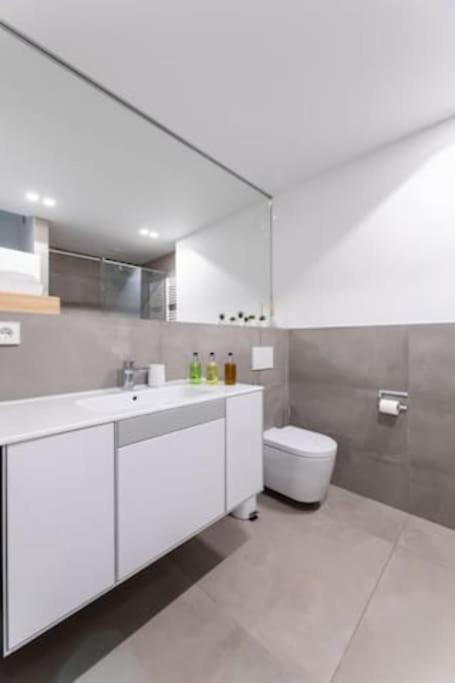 Wonderful Two Bedroom Apartment At Limpertsberg With Parking, Near Tram Люксембург Екстер'єр фото
